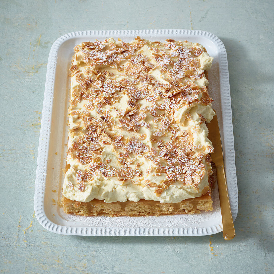 Apple and vanilla poke cake with mascarpone vanilla cream