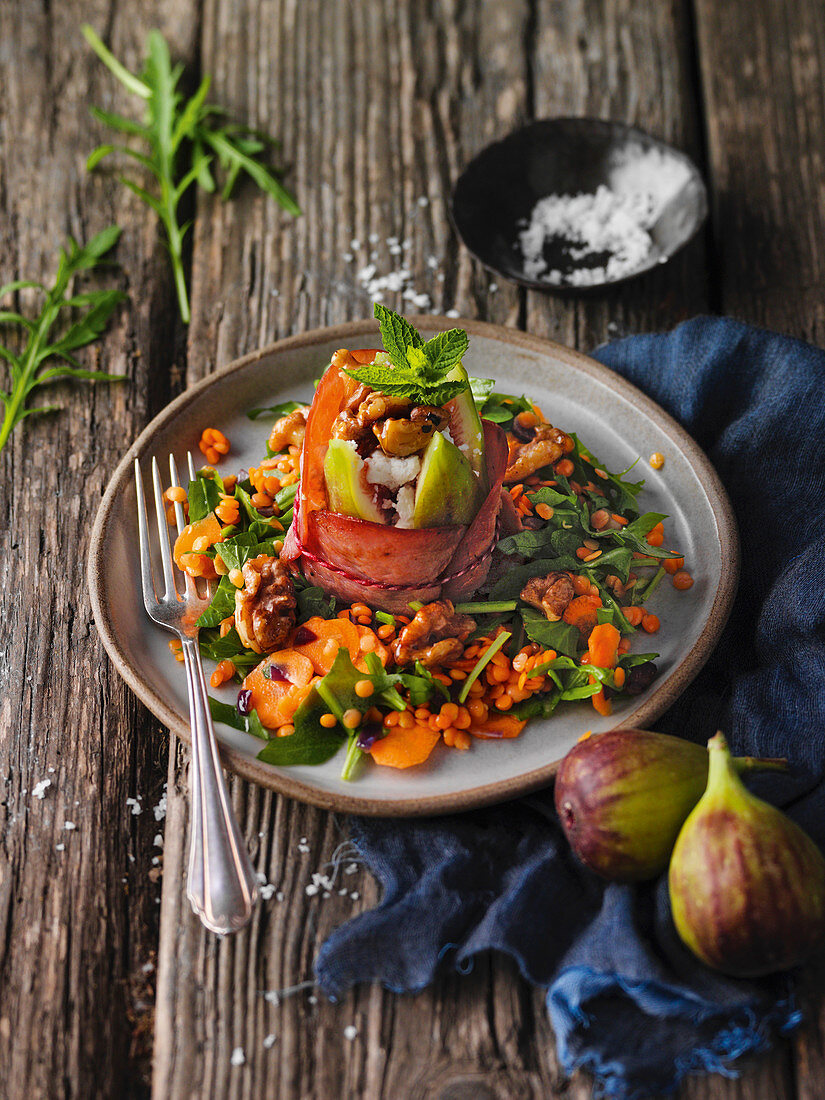 Figs and goat's cheese with a lentil salad