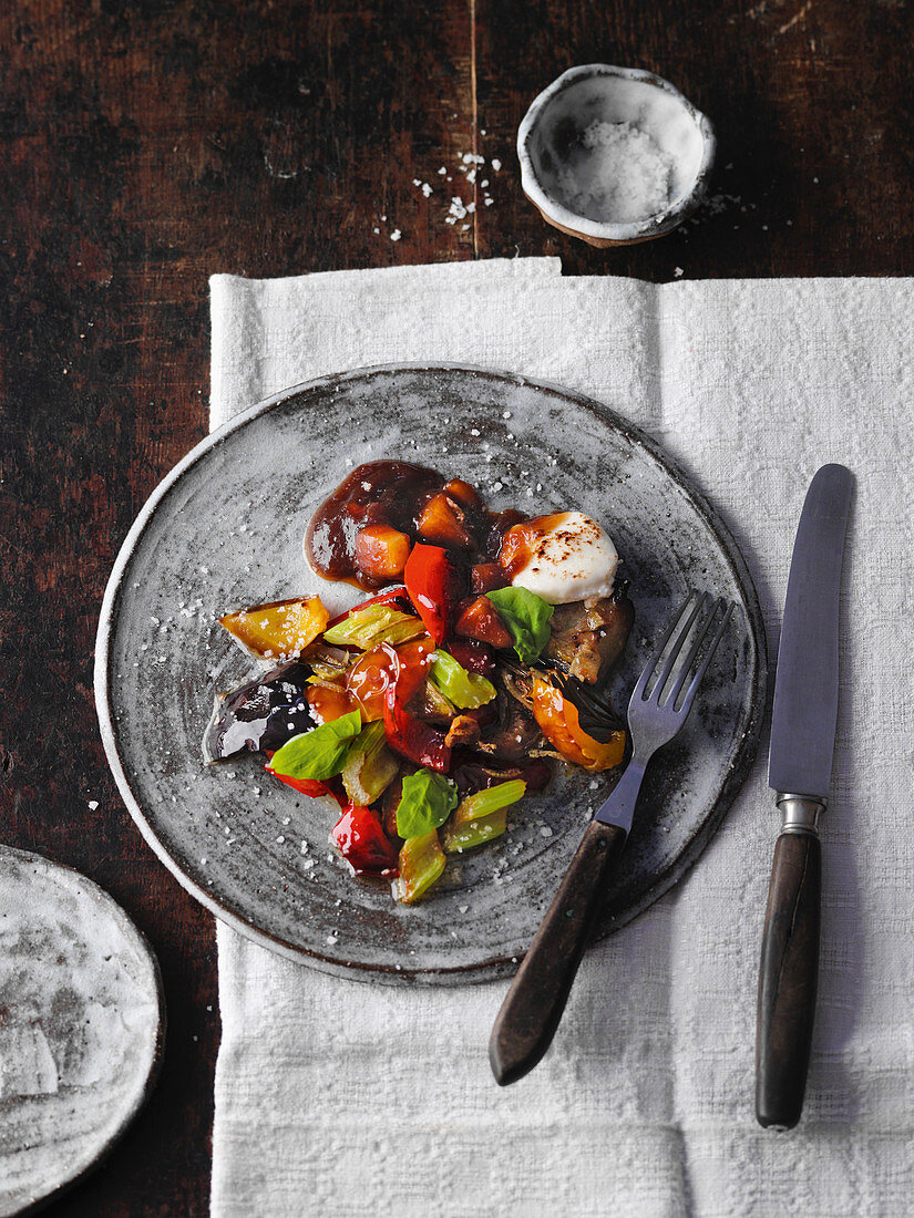 Grilled vegetables with goat's cheese and apple-balsamic chutney