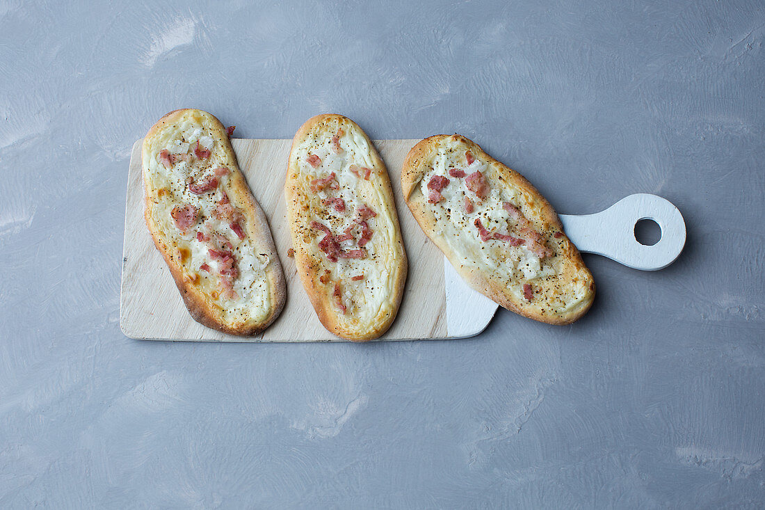 Quick hand-bread made from pre-made pastry with bacon