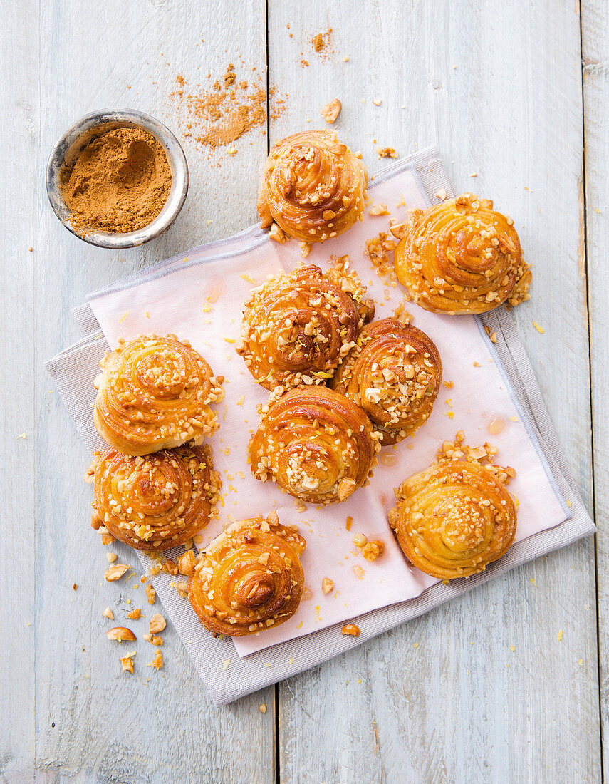 Pull-apart cinnamon buns