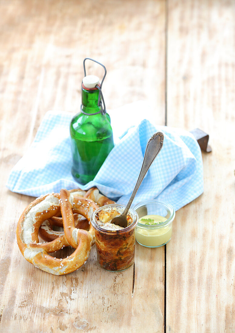 Pretzel dumpling lasagne in a glass