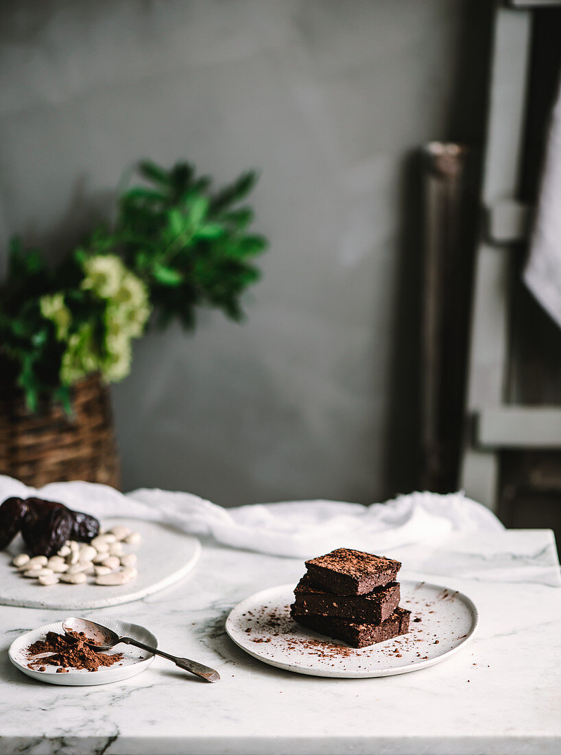 Vegane Schokoladenbrownies mit Kakakopulver