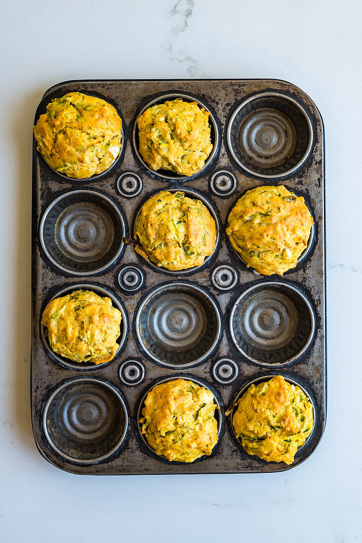 Zucchini-Muffins im Muffinblech