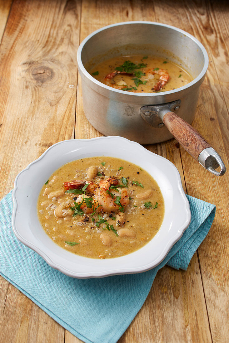 White bean soup with pearl barley and prawns