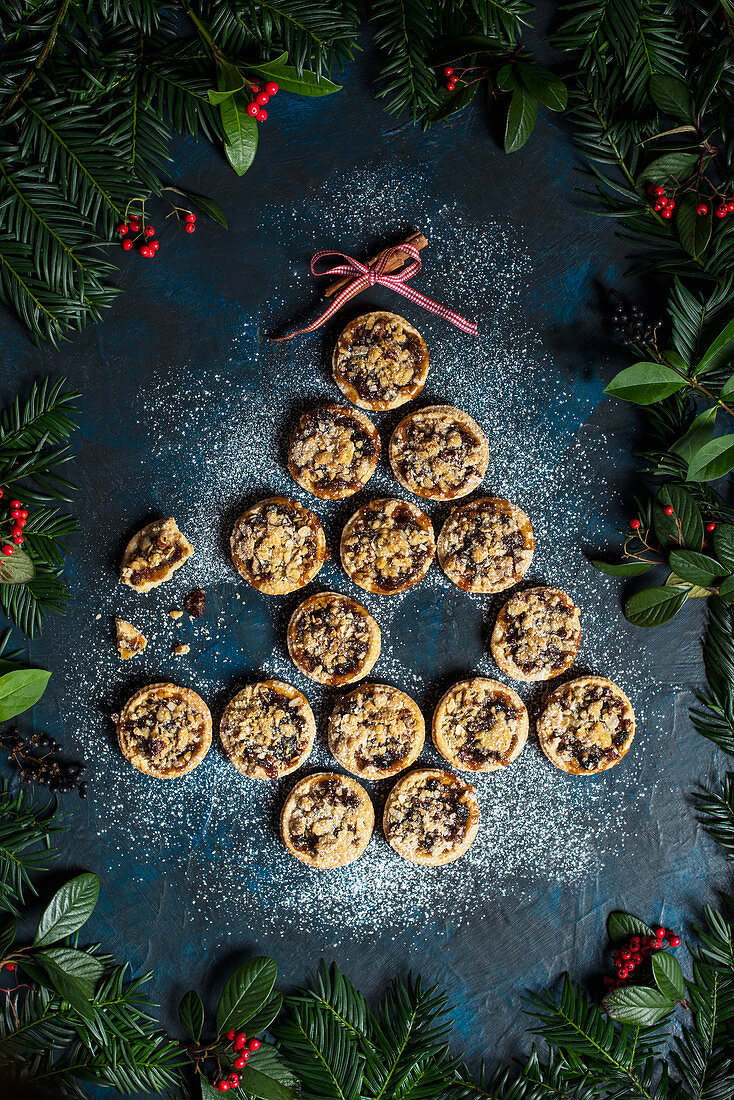 Hausgemachte Mince Pies mit Crumble-Pecannuss-Topping