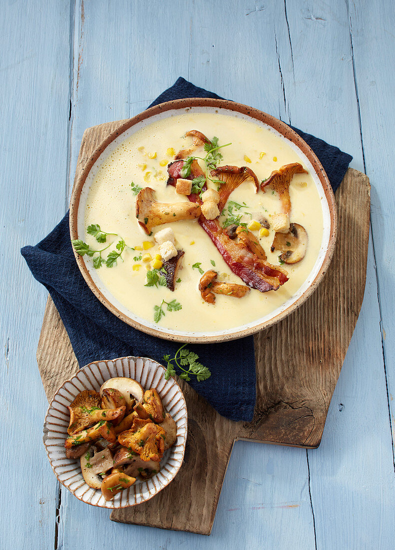 Maissuppe mit Pilzgröstl