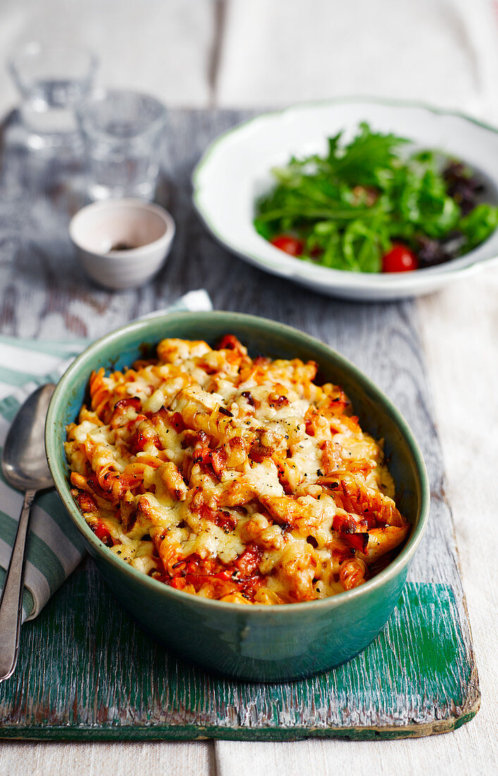 Pasta bake with tomatoes and cheese