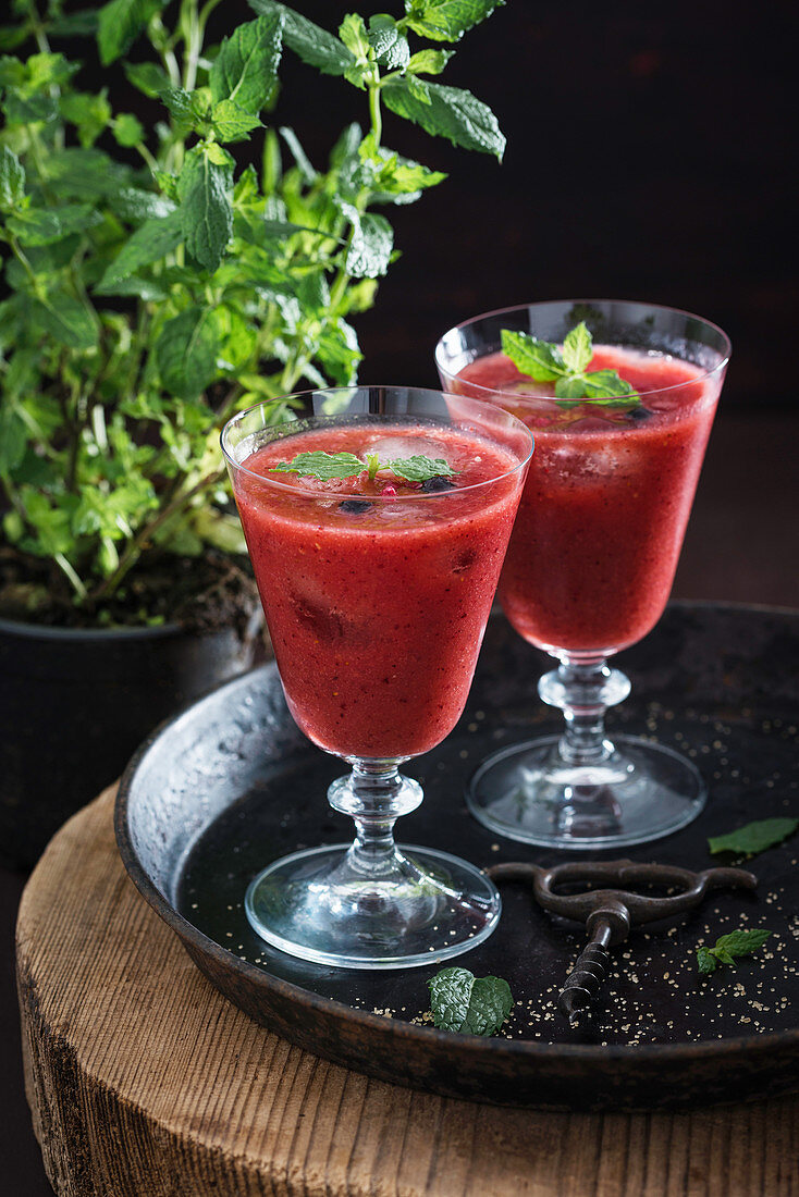 Vegan berry cocktails with wine, gin, mint and cane sugar