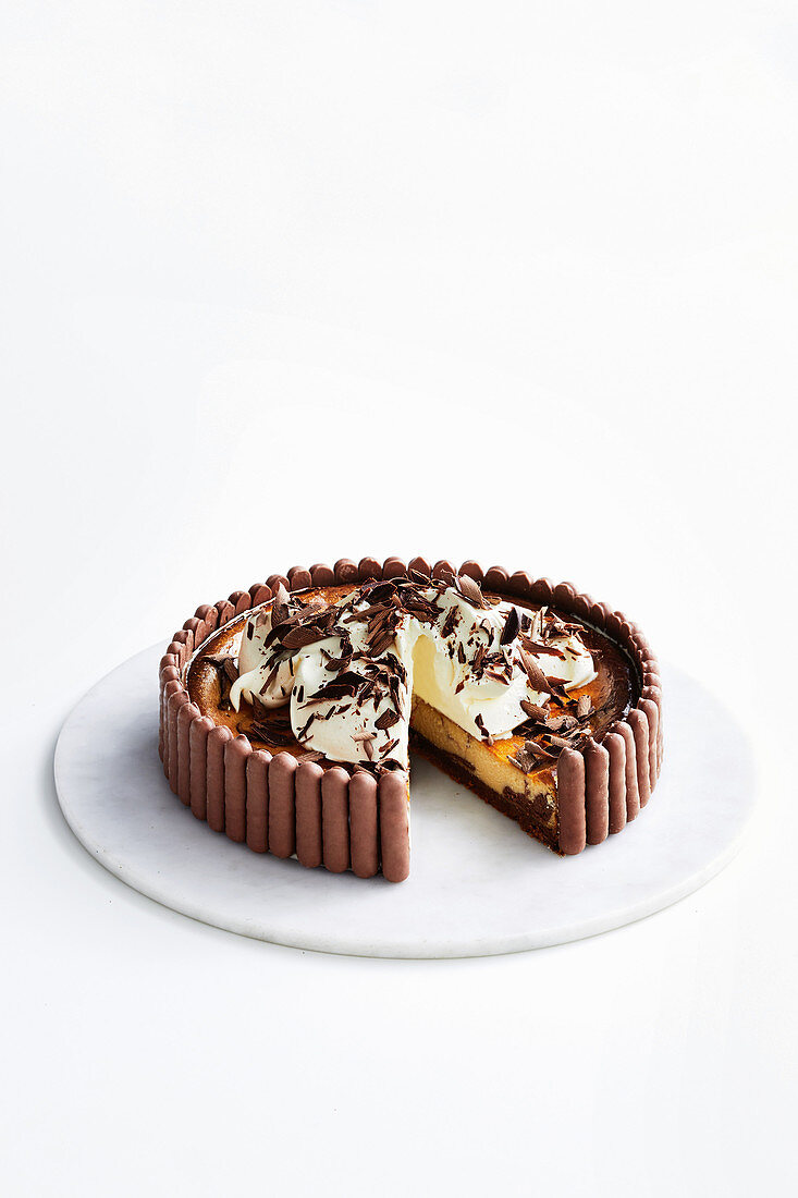 Cheesecake with malt sticks, cream and grated chocolate (Australia)