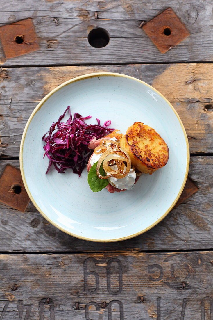 Sweet potato 'burger' with beef fillet and a red cabbage salad