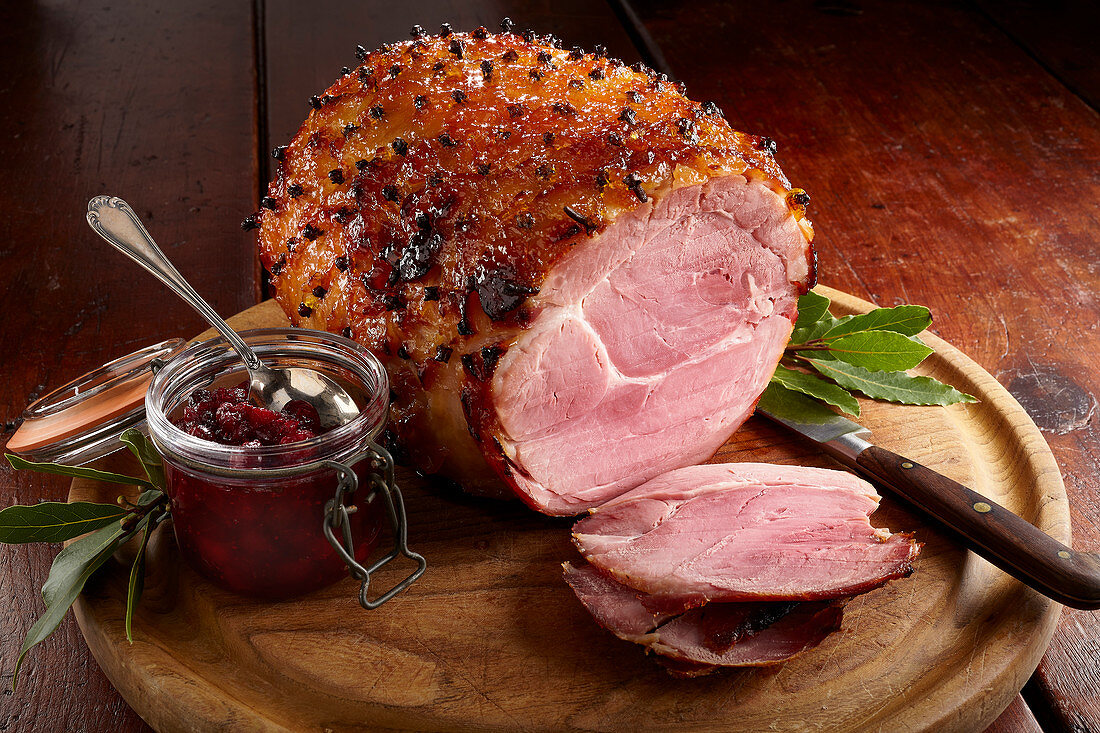 Fried ham with cloves