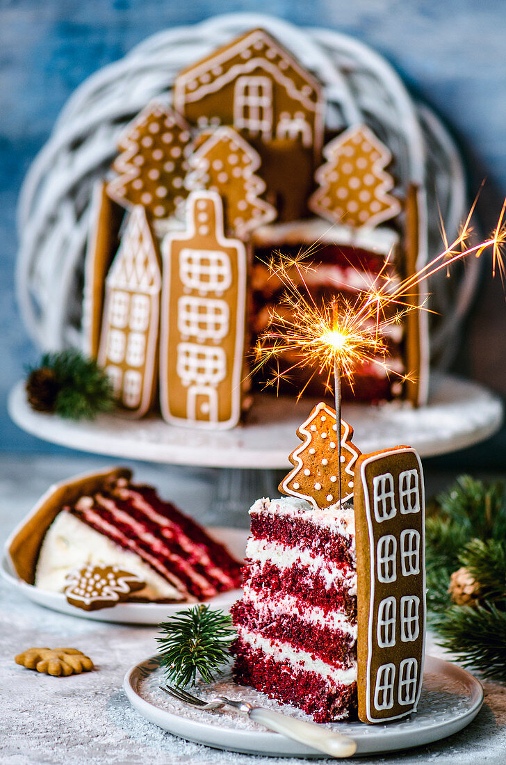 Cake Red velvet decorated with gingerbread houses