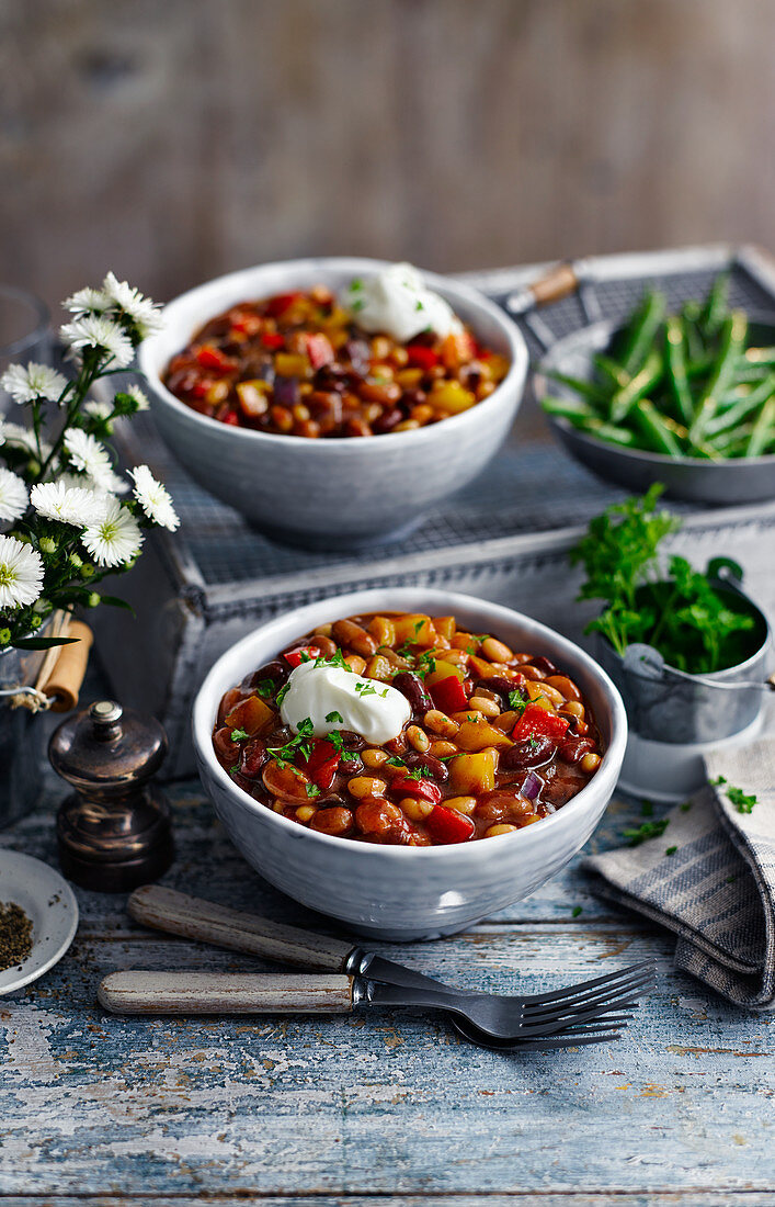 Bohnenchili mit Sauerrahm