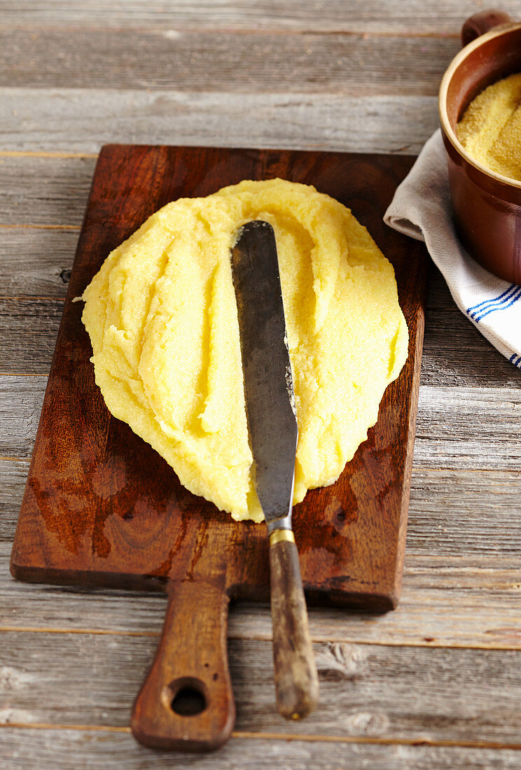 Smooth boiled polenta on a moist board