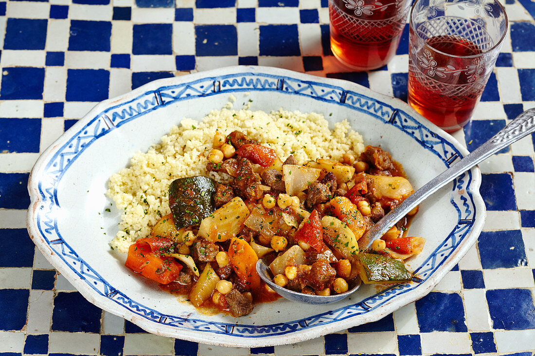 Couscous Bil Lham (Couscous mit kräftig gewürztem Rind, Tunesien)