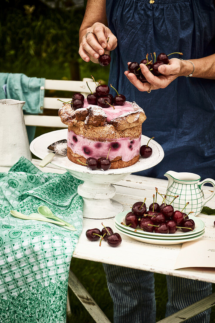 Kirsch-Meringue-Torte