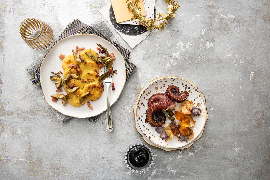 Gebratener Oktopus mit Kartoffelchips und Sepia-Mayonnaise & Überbackene Weizengriesstaler mit Artischocken und Räucherspeck