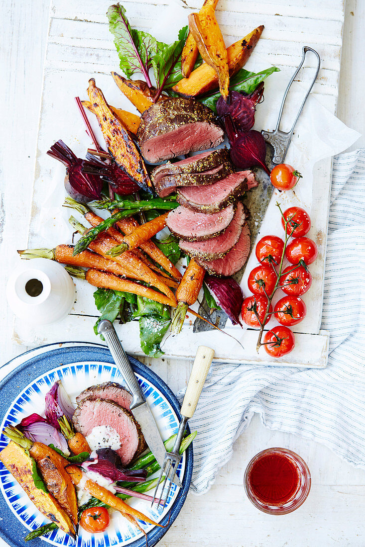 Roastbeef mit Senf-Meerrettich-Kruste und Ofengemüse