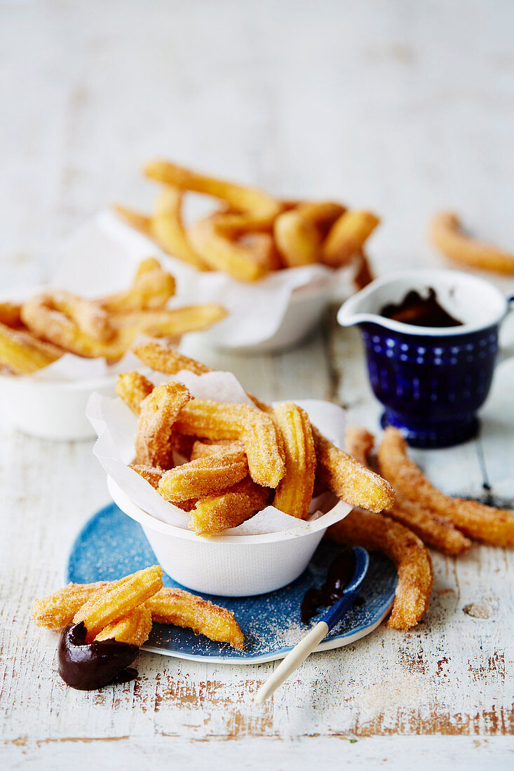 Churros mit Chili-Schokoladensauce