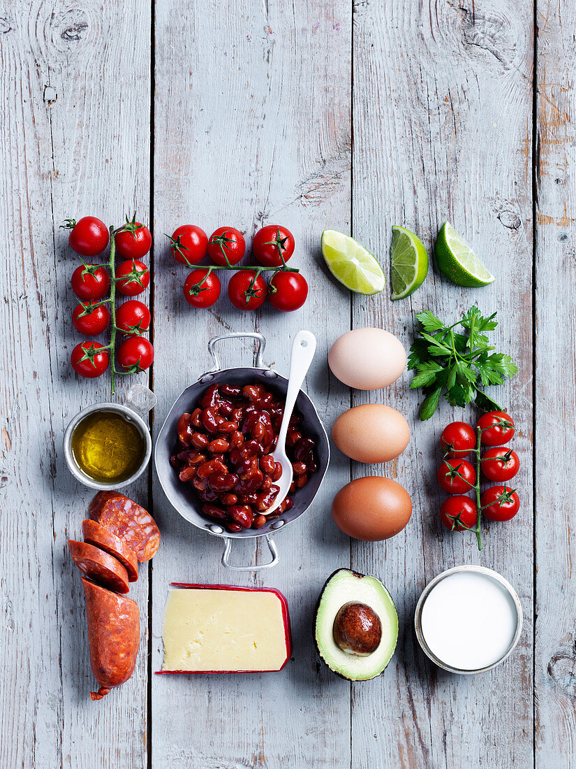 Zutaten für Chorizo-Omelett mit Chili-Bohnen