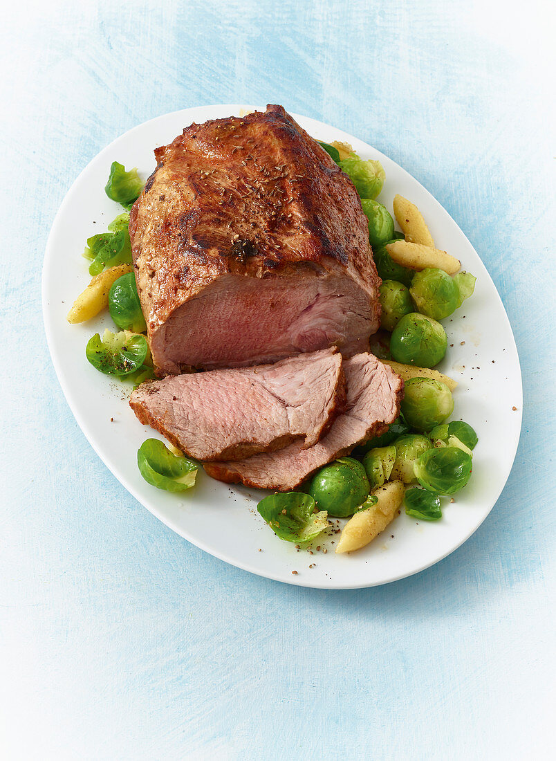 Nackenbraten mit Kümmel-Bierfond