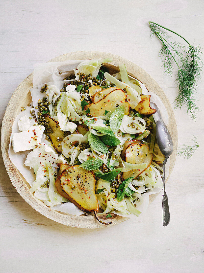Linsen-Fenchel-Salat mit Birnen und Ziegenkäse