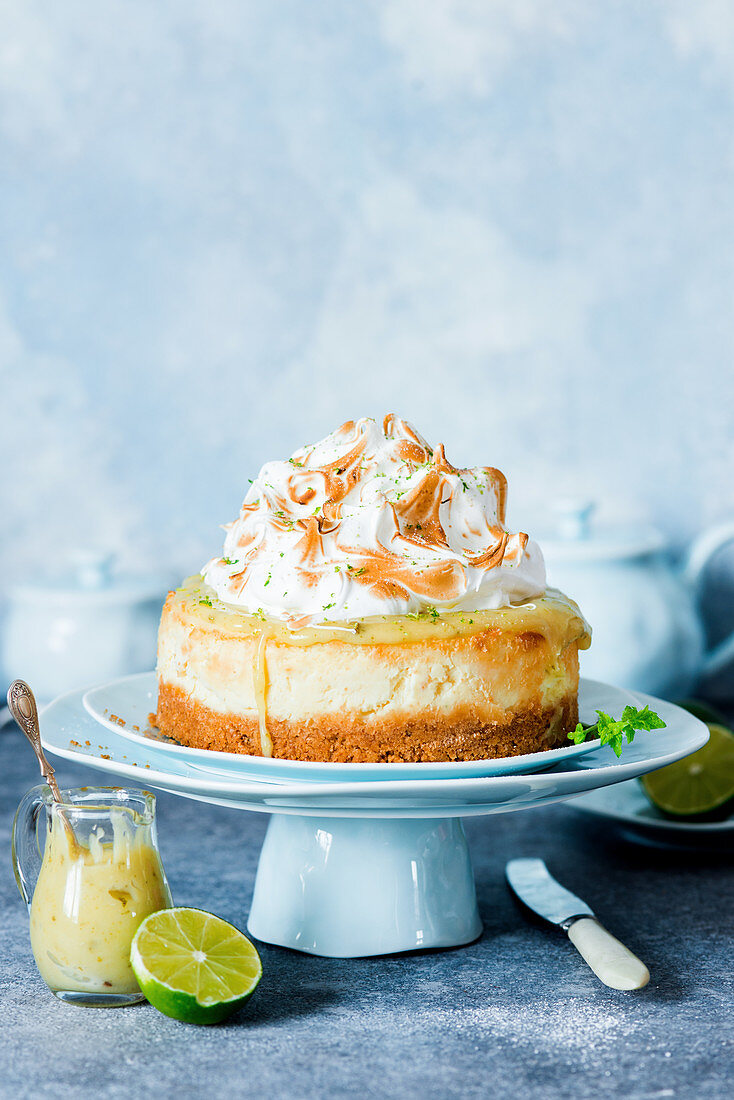 Lime curd cheesecake with meringue