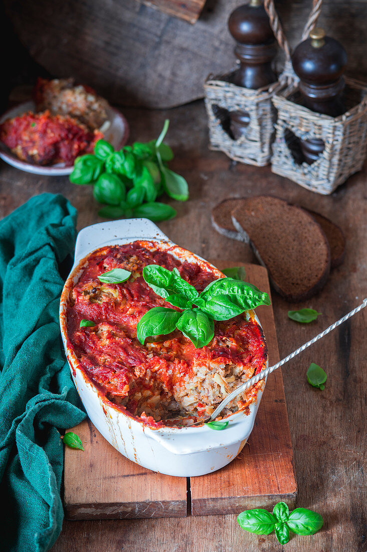 Minced meat and cabbage bake with tomato sauce