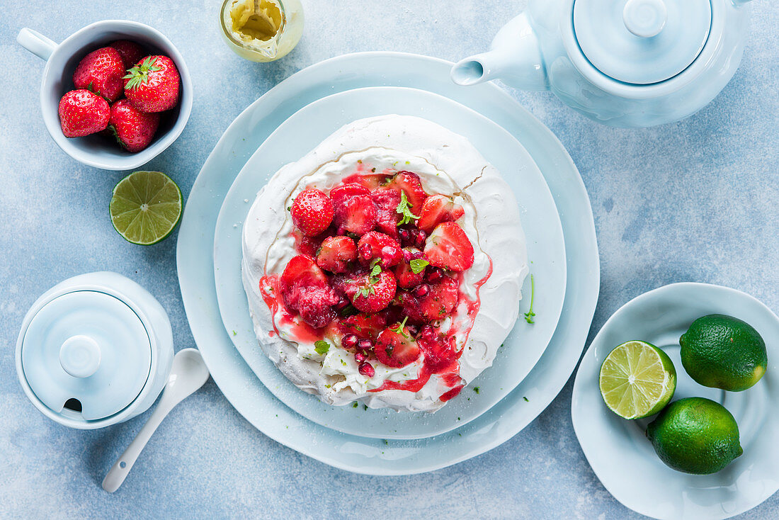 Pavlova with strawberries and lime
