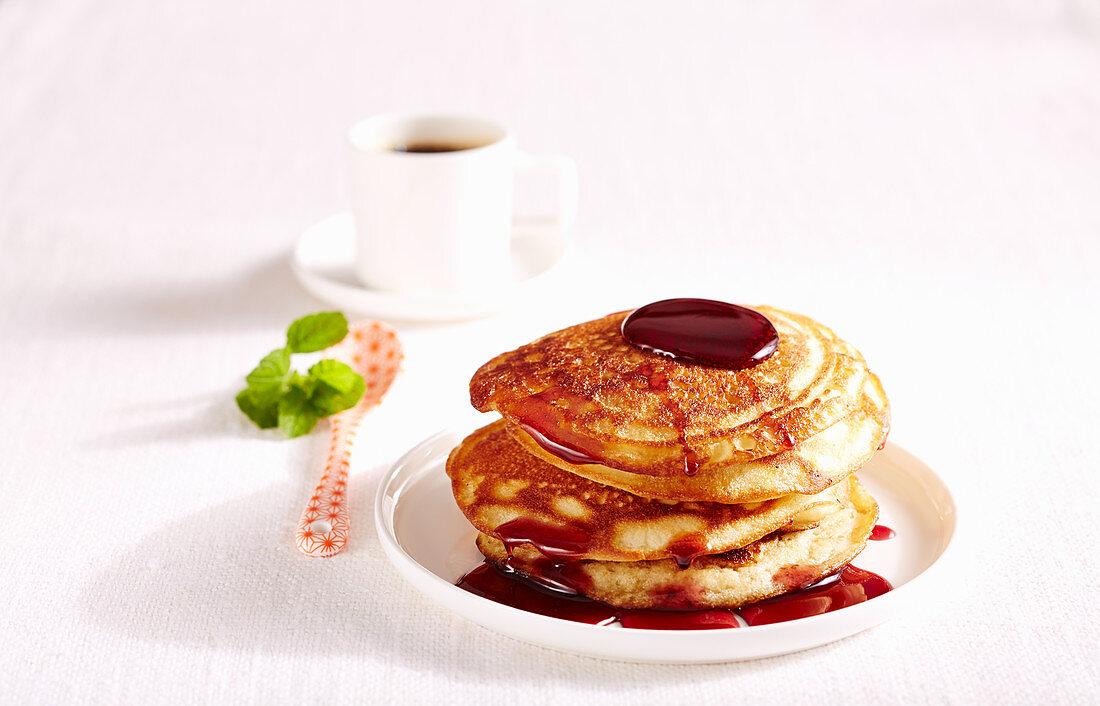 Thick pancakes with elderberry syrup