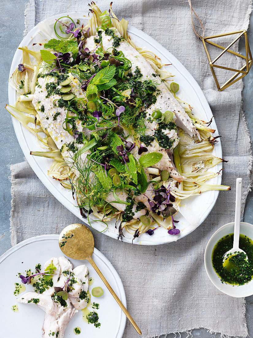 Gebratener Fisch mit Fenchel und Kräutern