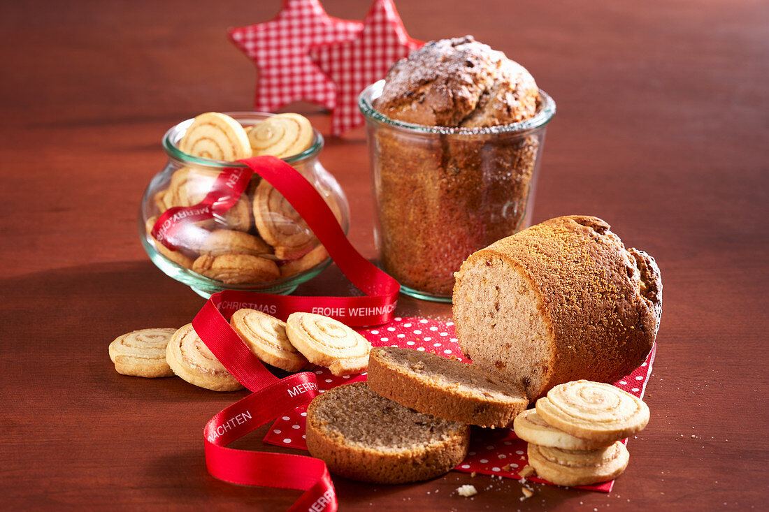 Cinnamon spiral biscuits and cake baked in jars for Christmas