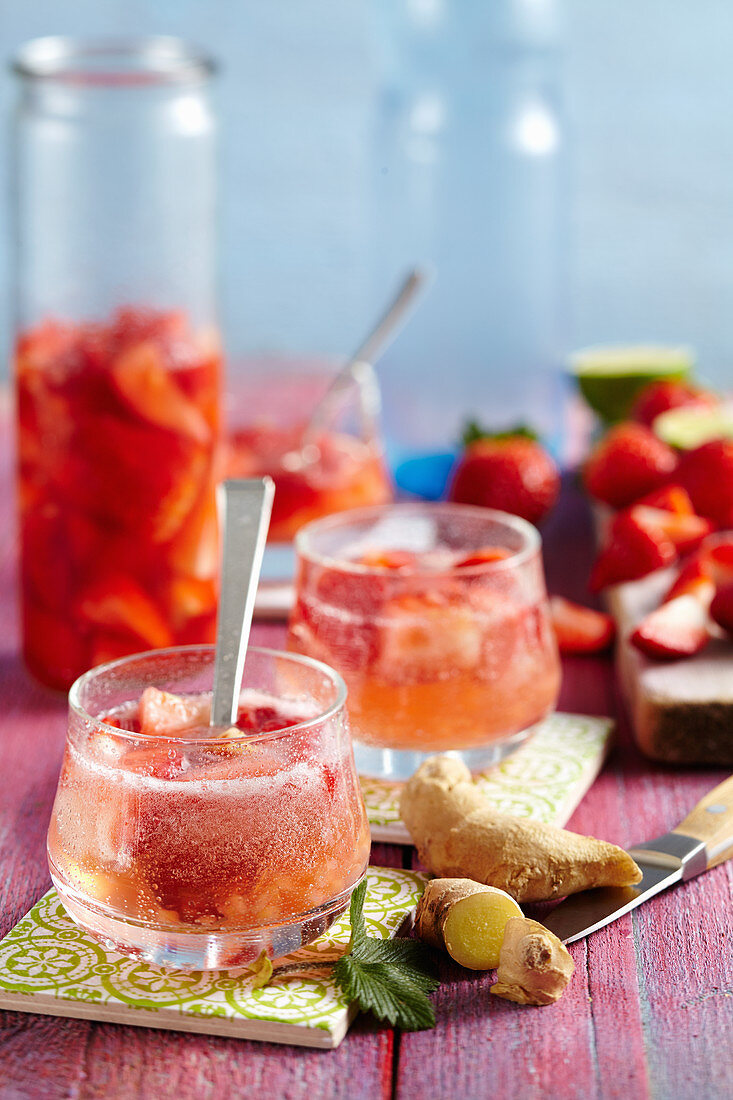 Non-alcoholic strawberry punch with ginger and lime