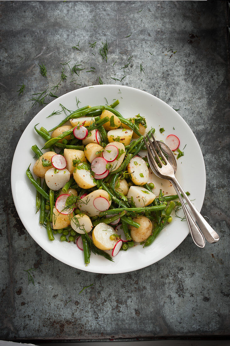 Potato salad with radishes and green beans (seen from above)