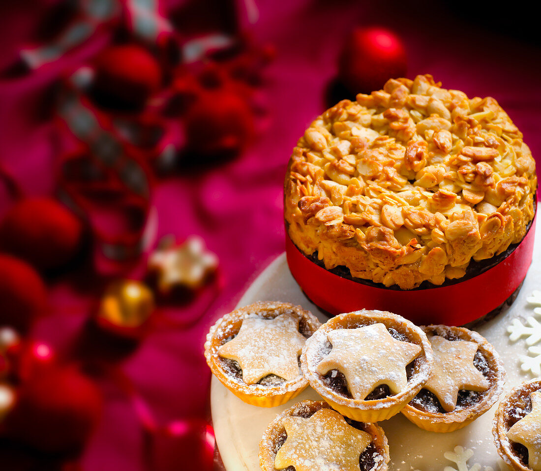 Christmas Cake mit Mandeln und Mince Pies (England)