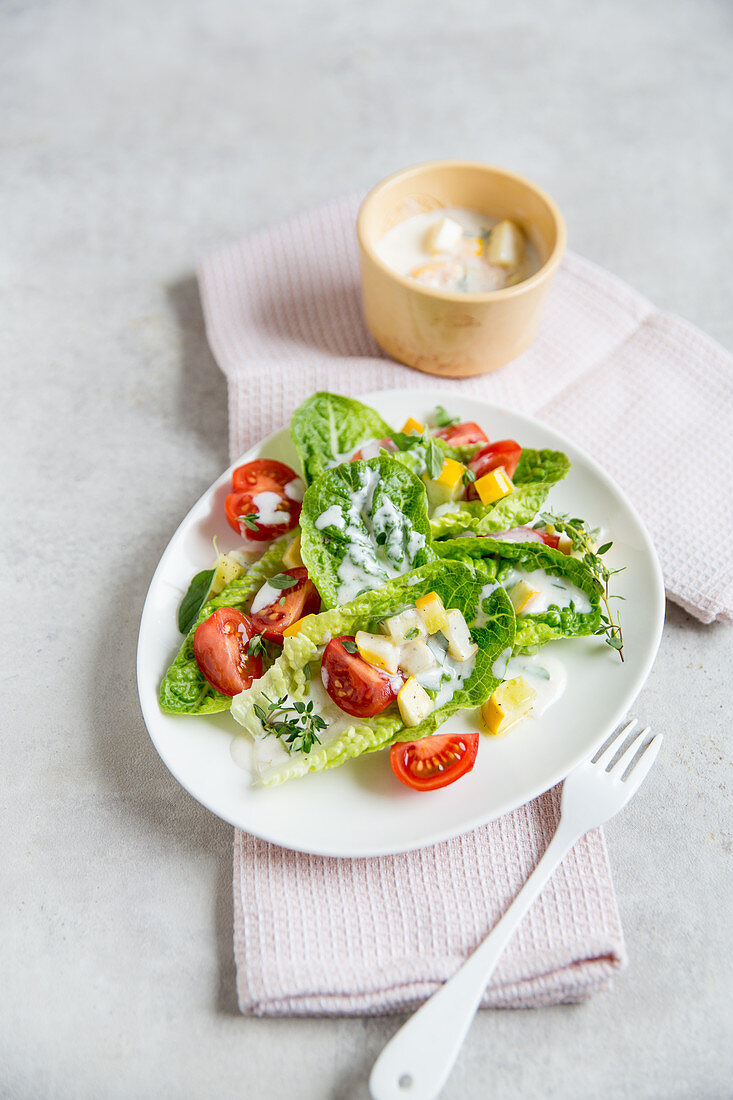 Cos lettuce with tomatoes and courgette