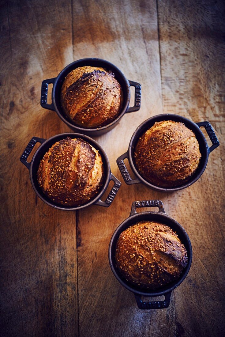 Bread baked in cocotte pots