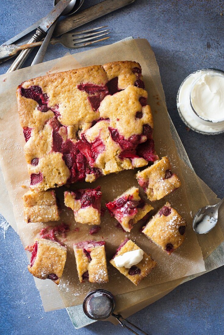 Strawberries almond traybake