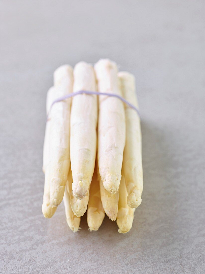 A bunch of white asparagus