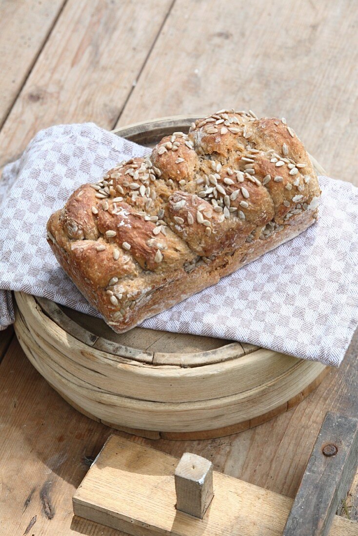 Rye spelt bread with sunflower seeds