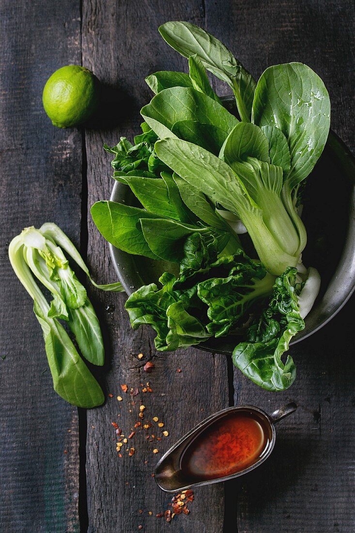 Mini-Pak Choi mit Limette und Chiliöl