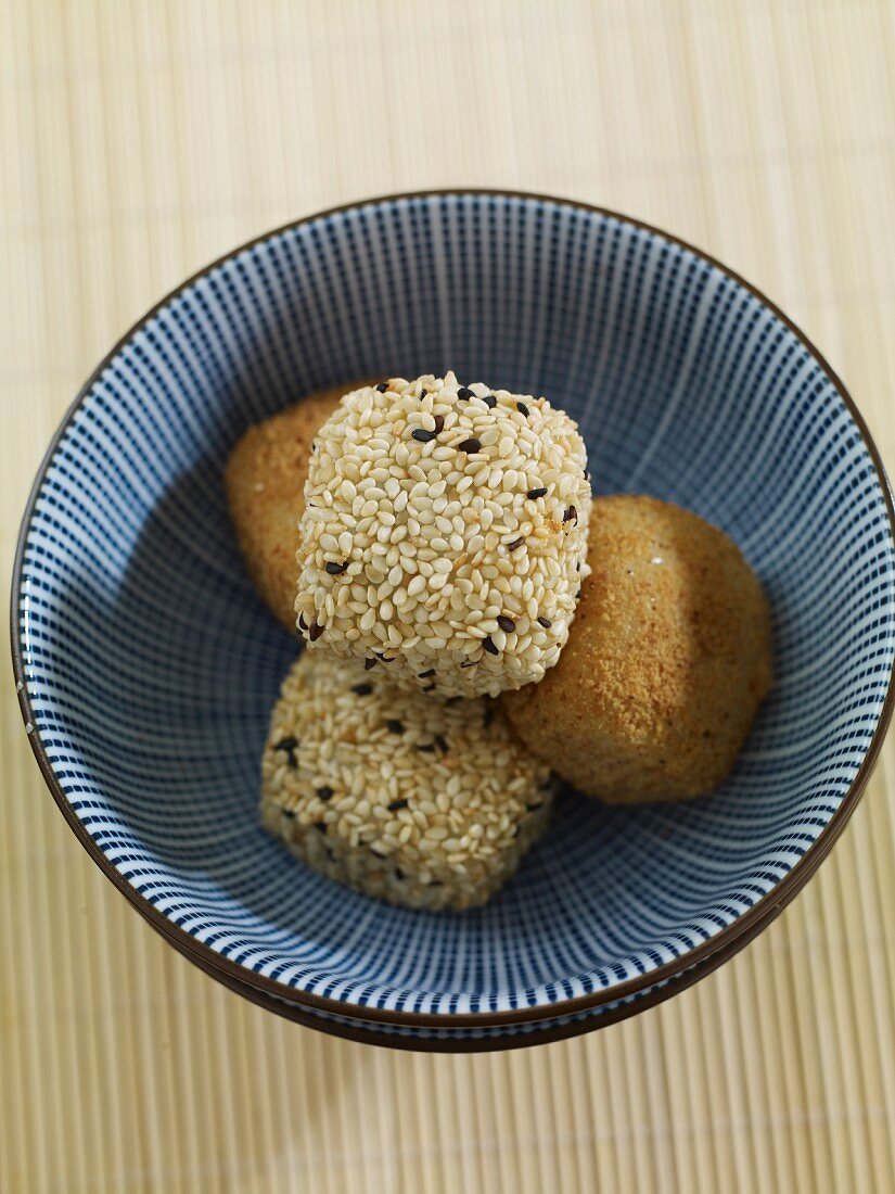 Klebreisbällchen mit Sesam (Japan)