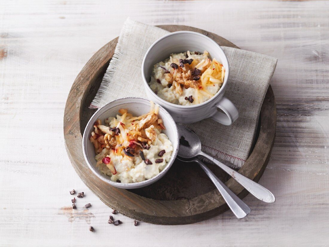 Quinoa-Apfel-Porridge mit Nussdrink
