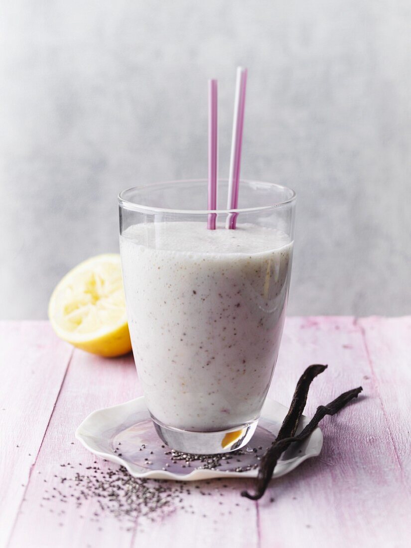 Banana and vanilla smoothie with chia seeds