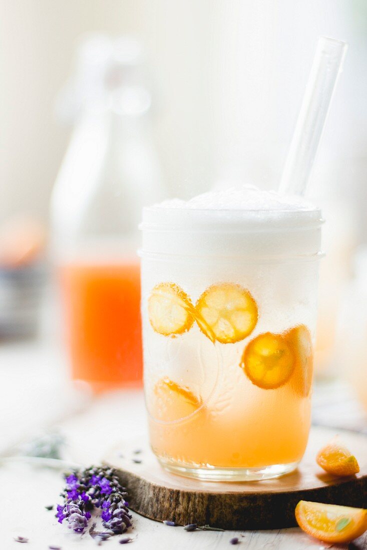 Kumquat-Soda mit Lavendel