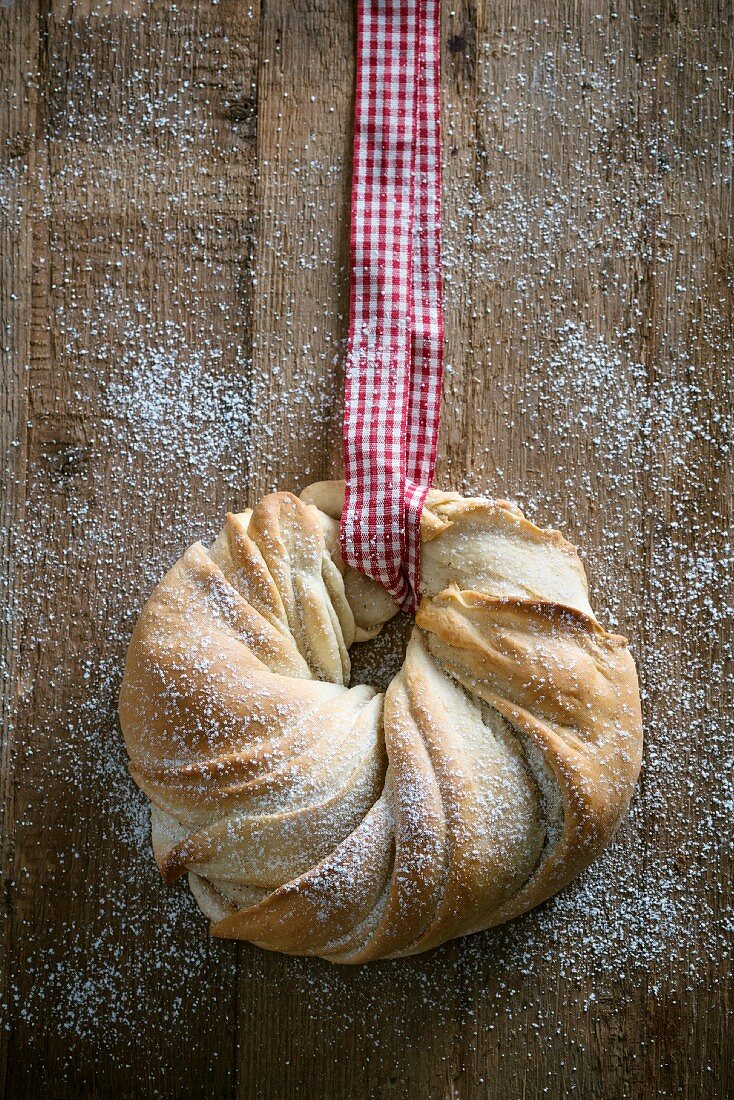 Vegan bread wreath dusted with icing sugar