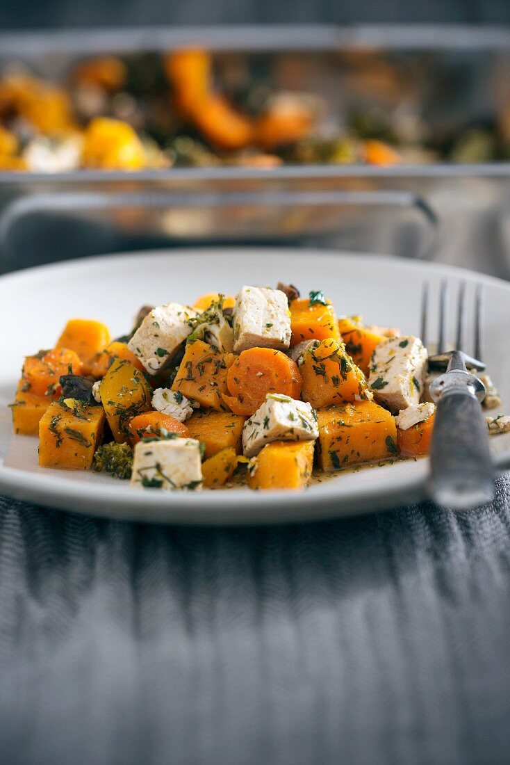 Hokkaidokürbis, Karotten, Pilze und Tofu in Kräutermarinade (vegan)
