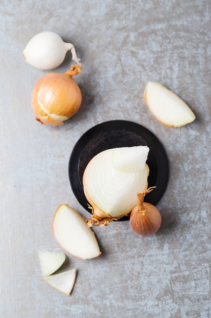 Various types of fresh onions