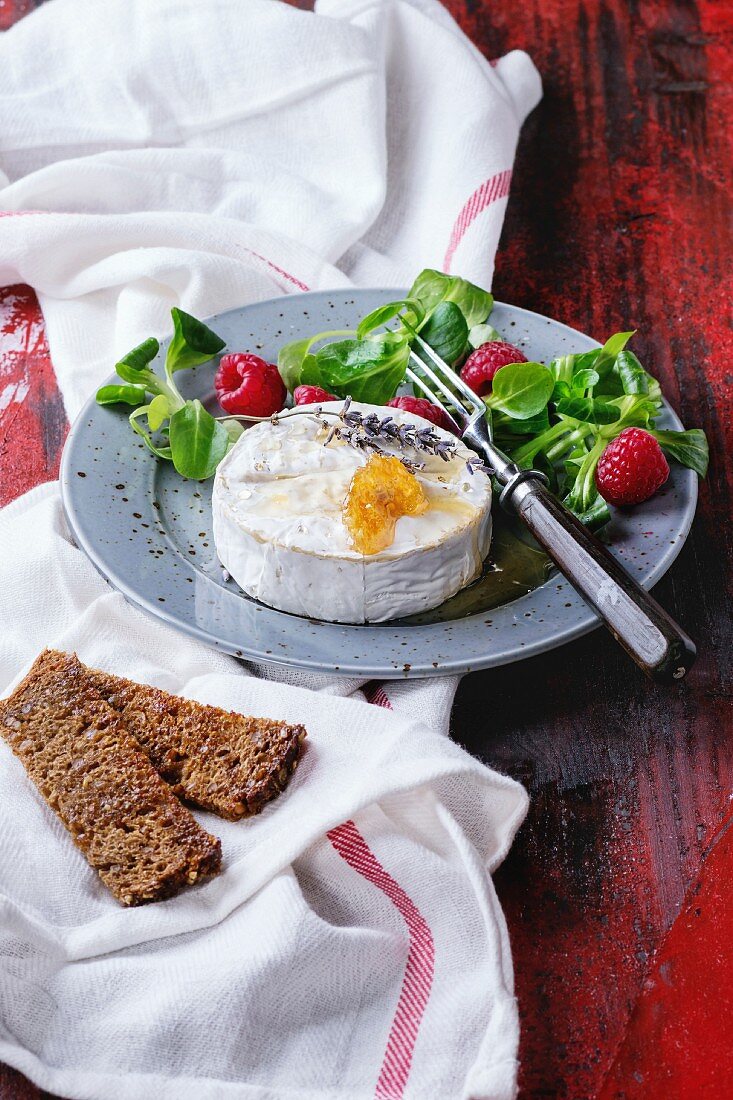 Fresh goat cheese, served with honey, honeycomb, lavender, raspberries, green salad and wholegrain toast
